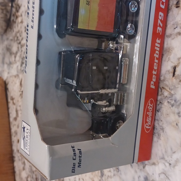 Peterbuilt 379 conventional semi bank CASE MAGNUM TRACTOR - Picture 3 of 8